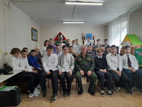 Учащиеся школы №4 встретились с военным комиссаром Агрызского района