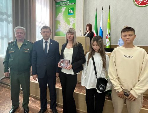 В администрации Агрызского района вручили ордена Мужества семьям погибших участников СВО