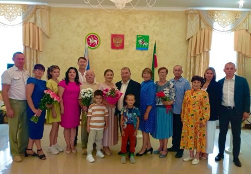 В Агрызе в День семьи, любви и верности две пары зарегистрировали свой брак