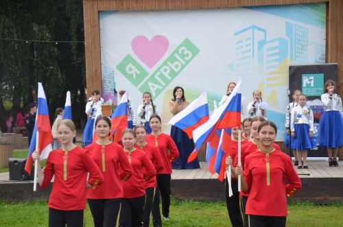 В Агрызе отметили День Государственного флага Российской Федерации