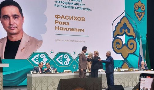 Танылган җырчы Раяз Фасыйховка “Татарстанның халык артисты” мактаулы исеме бирелде