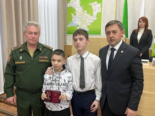 В администрации Агрыза торжественно вручили государственную награду семье погибшего Героя