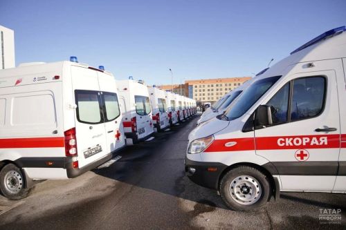 Раис Татарстана вручил Агрызской ЦРБ  новый автомобиль скорой помощи