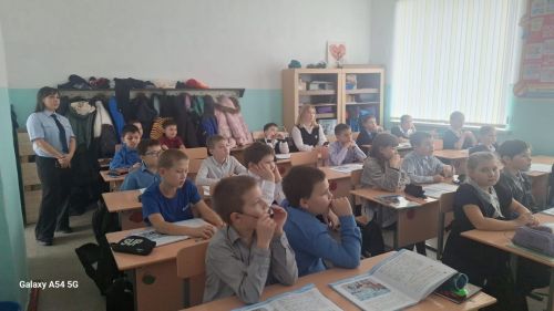 Учащиеся 4 класса гимназии №1 сыграли в викторину по правилам дорожного движения