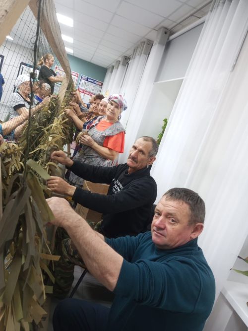 Кадыбаш авыл җирлеге волонтерлары маскировка челтәрләре үрәләр