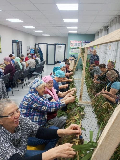 Кадыбаш авыл җирлеге волонтерлары маскировка челтәрләре үрәләр