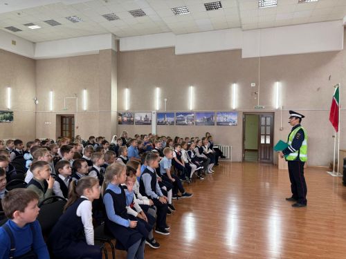 В Агрызе школьников научили безопасности через театр и диалог