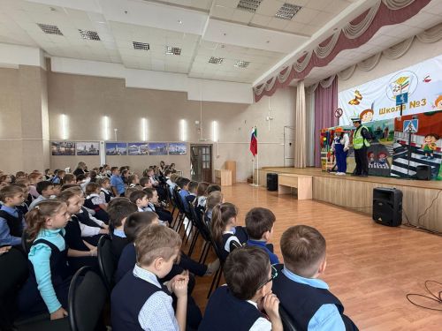 В Агрызе школьников научили безопасности через театр и диалог