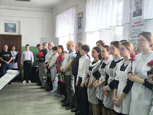 В гимназии №1 увековечили имена героев-выпускников