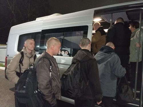 Из Агрызского района отправились на службу в армию 13 ребят