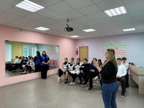 Профилактическая беседа «Безопасные каникулы» прошла в подростковом клубе