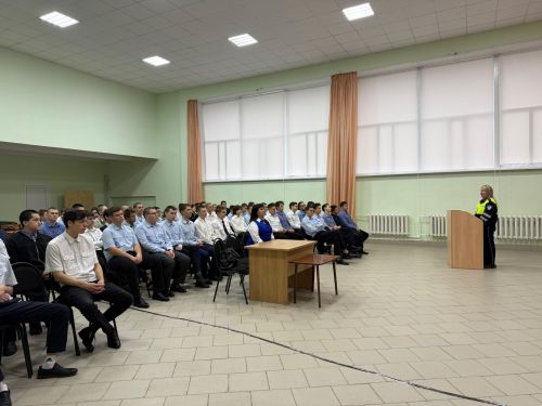В Агрызе студентам колледжа рассказали о безопасности на дорогах