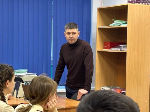 Заместитель начальника департамента Минобороны России поделился опытом с учениками школы №2