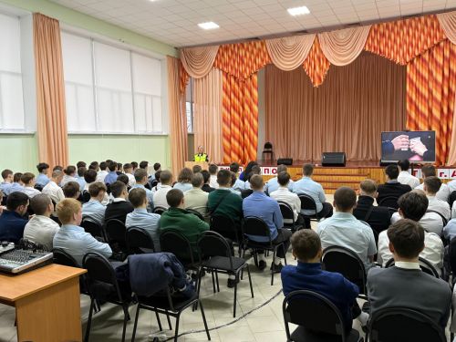 В Агрызе студентам колледжа рассказали о безопасности на дорогах