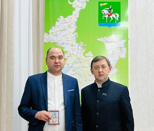 Глава района Ленар Нургаянов вручил награды землякам