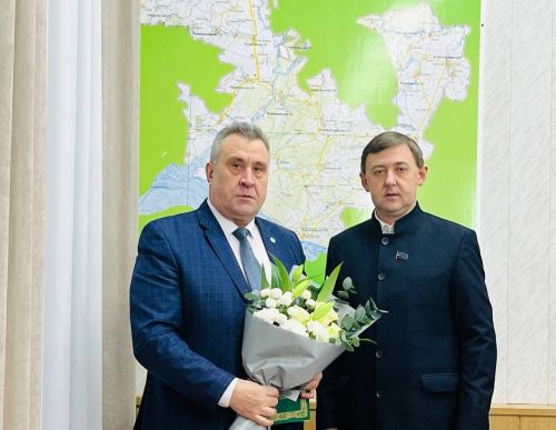 Глава района Ленар Нургаянов вручил награды землякам