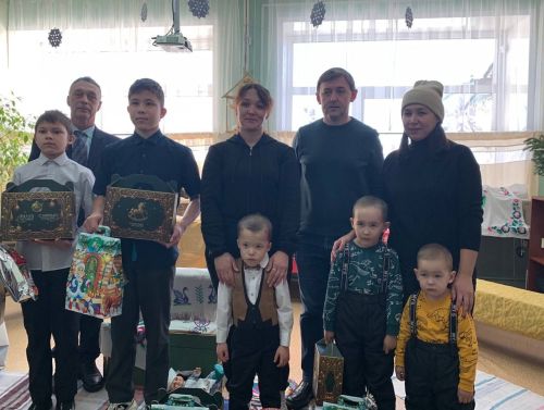 Глава Агрызского района Ленар Нургаянов поздравил семьи участников спецоперации
