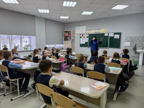 В школе №4 Агрыза первоклассникам напомнили о правилах безопасности на дороге