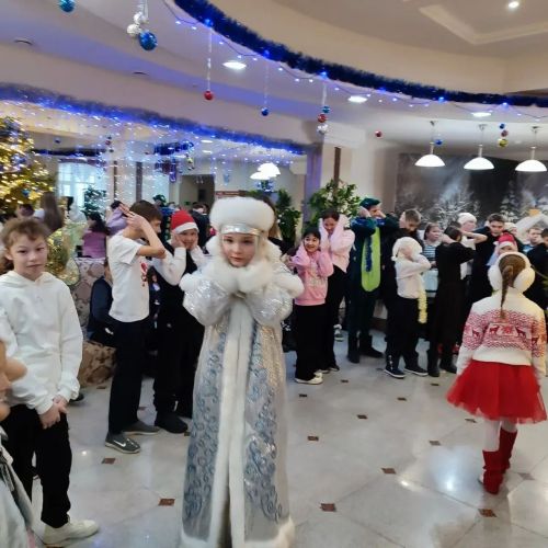 В РДК прошел праздничный утренник «Новогодний мешок» для детей коррекционной школы
