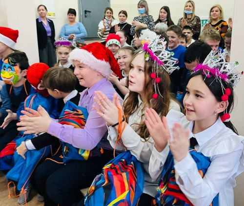 Альфия Когогина вручила новогодние подарки всем воспитанникам Агрызской школы для детей с ОВЗ
