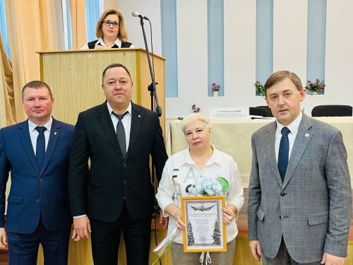 Глава Агрызского района наградил железнодорожников‑добровольцев в преддверии Дня добровольчества