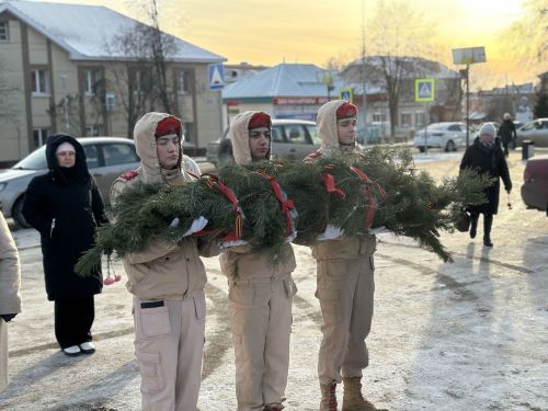 В Агрызе возложили цветы к Вечному огню в День Героев Отечества