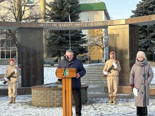 В Агрызе возложили цветы к Вечному огню в День Героев Отечества
