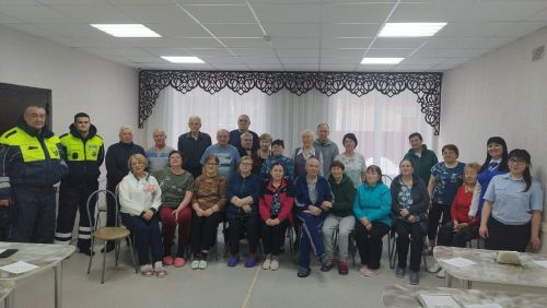 В социальном центре «Красноборская дубрава» говорили о правилах дорожного движения