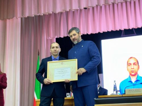Олег Коробченко вручил заслуженные награды жителям Агрызского района