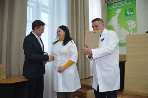 Медицинские работники Агрызского района отмечены за вклад в развитие здравоохранения