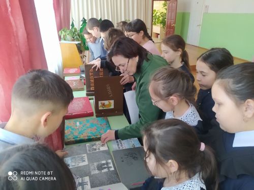 Ватанны саклаучылар көне уңаеннан Исәнбай мәктәбендә “Дембель альбомы” күргәзмәсе эшләде