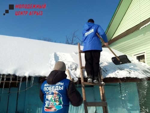 Сотрудники и активисты Молодежного центра присоединились к акции «Чистый дом»