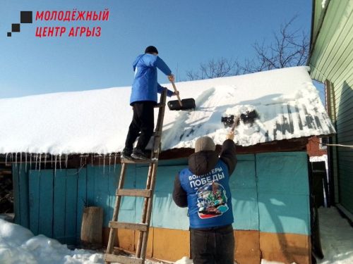 Сотрудники и активисты Молодежного центра присоединились к акции «Чистый дом»