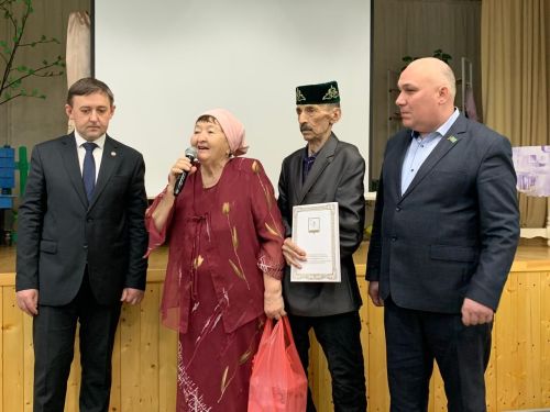 Салагышның үрнәк гаиләләрен һәм авыл активистларын бүләкләделәр