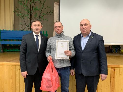 Салагышның үрнәк гаиләләрен һәм авыл активистларын бүләкләделәр