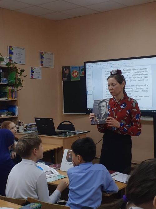 В школе №3 прошел урок, посвященный 100-летию со дня рождения Казбека Гиззатова