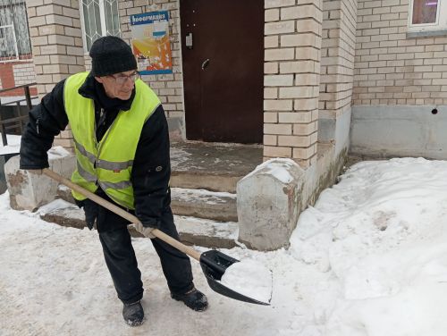 Кто дарит жителям многоквартирных домов Агрыза чистые дворы?