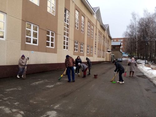 Глава района Ленар Нургаянов поручил дать старт субботникам в городе и сельских поселениях