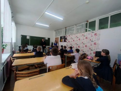 В школе №4 прошла профилактическая беседа о безопасности дорожного движения