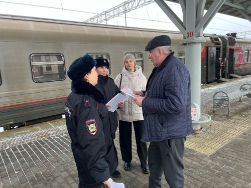 Сотрудники Казанского ЛУ МВД России на транспорте провели профилактическое мероприятие «Вместе против мошенников»
