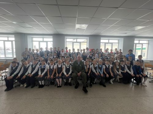 В школе №2  состоялась встреча с участником специальной военной операции