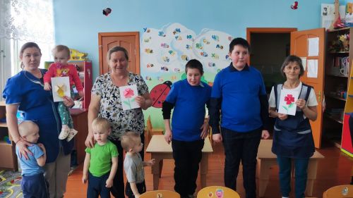 Школьники Сарсак-Омгинского лицея в рамках акции «Вам, любимые!» поздравили женщин с 8 Марта