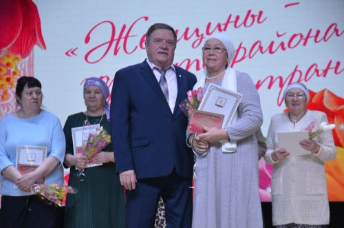 В Агрызе наградили женщин, внесших значительный многолетний вклад в развитие района