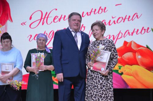 В Агрызе наградили женщин, внесших значительный многолетний вклад в развитие района