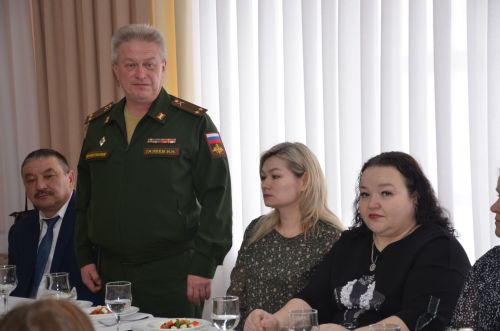 Глава Агрызского района Ленар Нургаянов встретился с мамами и женами участников специальной военной операции
