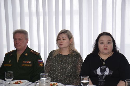 Глава Агрызского района Ленар Нургаянов встретился с мамами и женами участников специальной военной операции