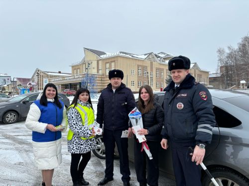 В Агрызе госавтоинспекторы поздравили женщин с 8 Марта