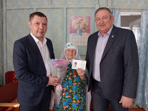 Исәнбайда яшәүче бердәнбер тыл ветеранына медаль тапшырылды