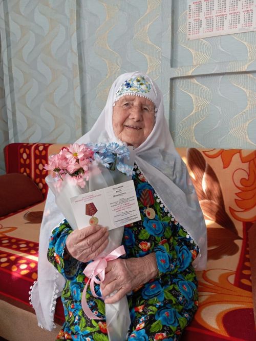 Исәнбайда яшәүче бердәнбер тыл ветеранына медаль тапшырылды