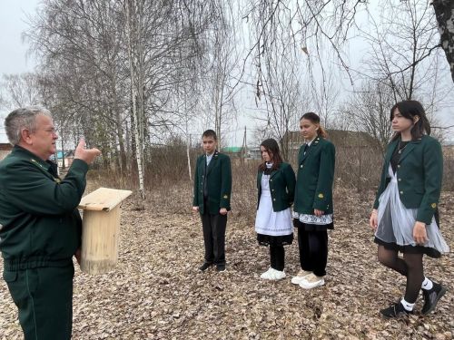 Девятерня мәктәбе укучылары «Һәр ишегалдында сыерчык оясы» акциясенә кушылдылар